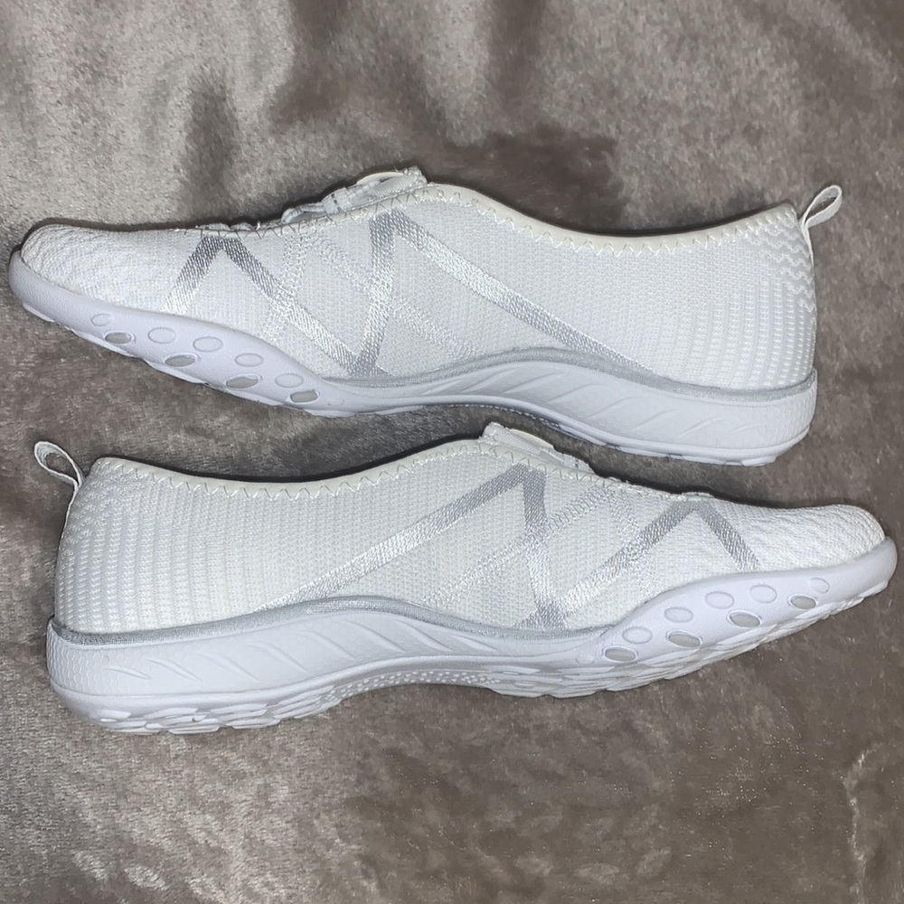 Women’s Skechers Mesh Slip on Sneakers☁️